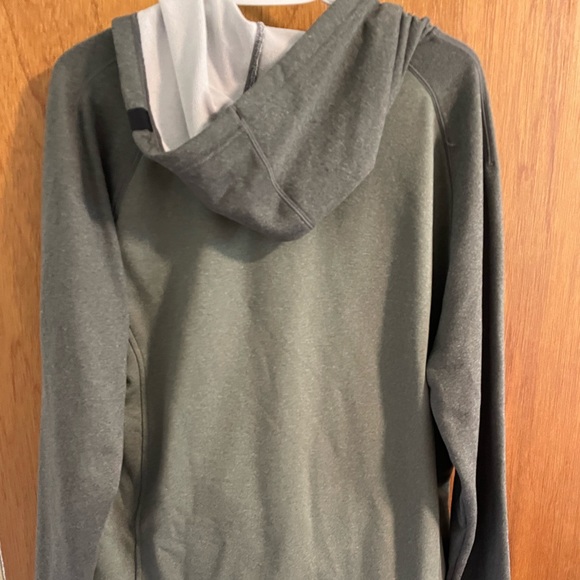 Mens like new under armour hoodie - Picture 2 of 3